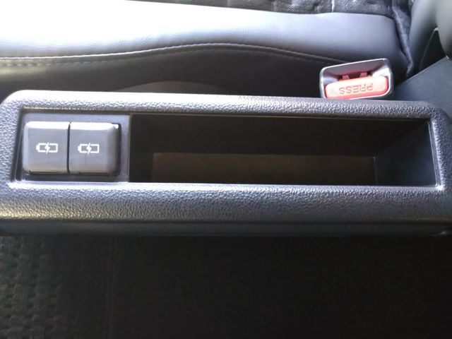 Toyota VOXY HYBRID 2022-12 27882-25