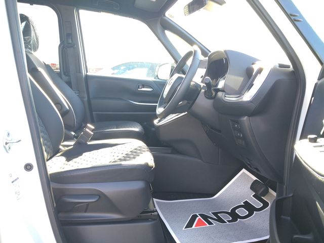 Toyota VOXY HYBRID 2022-12 27882-8