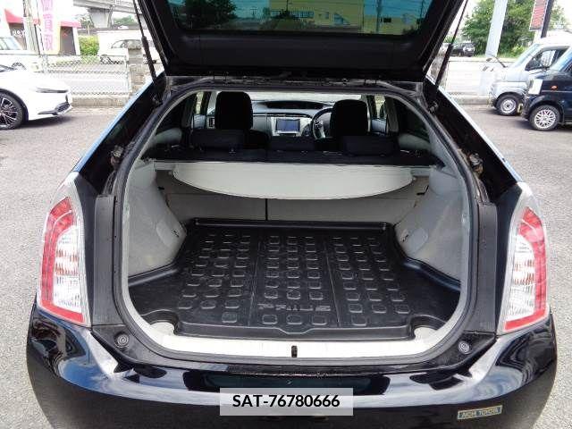 Toyota PRIUS 2014-08 386156-10