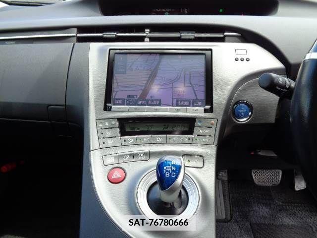 Toyota PRIUS 2014-08 386156-3