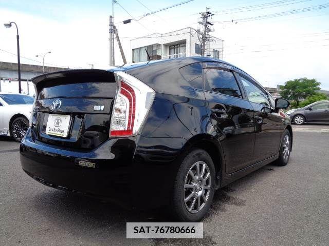 Toyota PRIUS 2014-08 386156-1
