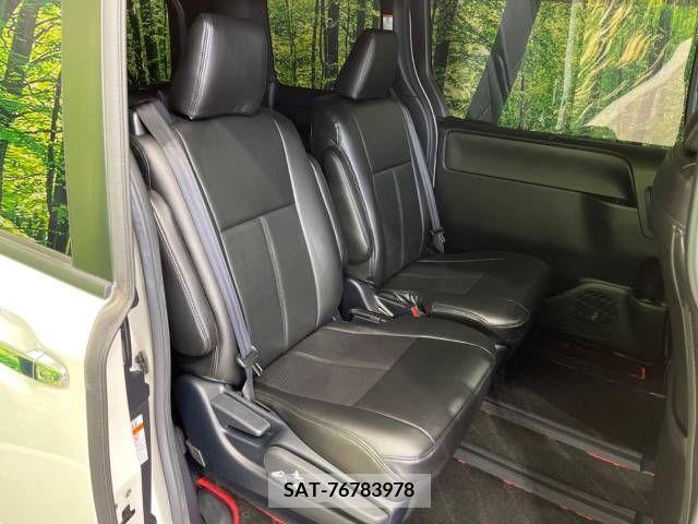 Toyota VOXY 2019-06 321645-13