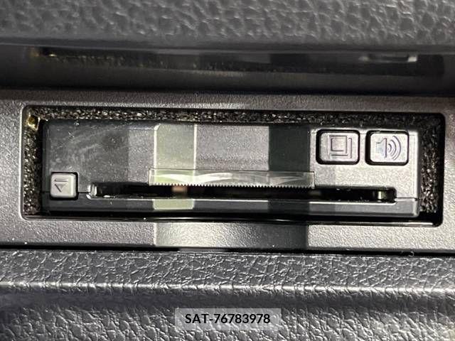Toyota VOXY 2019-06 321645-8