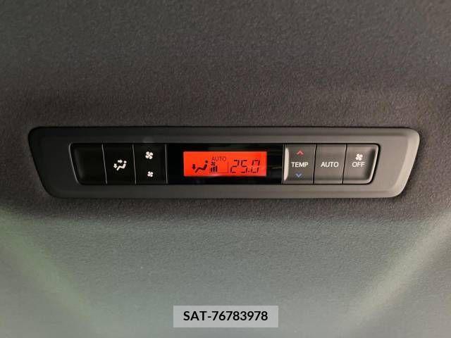 Toyota VOXY 2019-06 321645-7