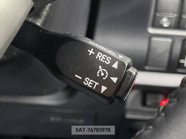 Toyota VOXY 2019-06 321645-5