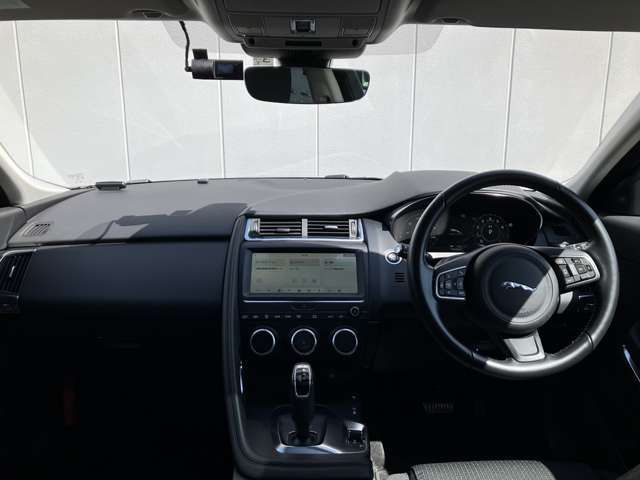 Jaguar E-PACE 2018-03 4224-5