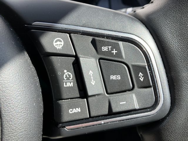 Jaguar E-PACE 2018-03 4224-12