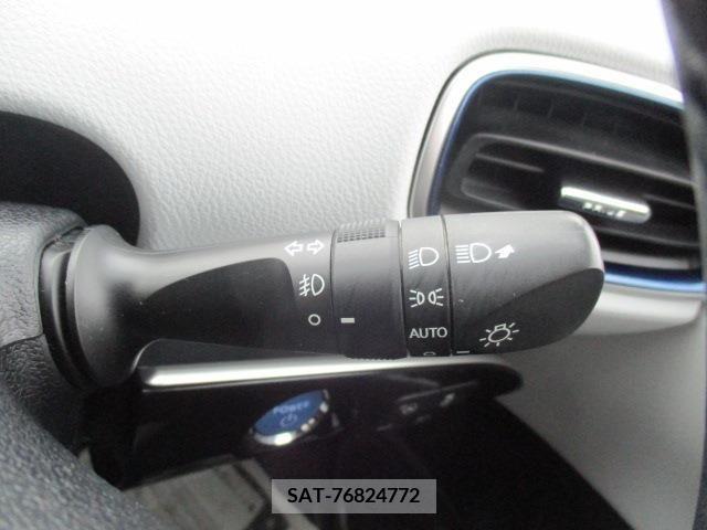 Toyota PRIUS 2017-05 281825-13