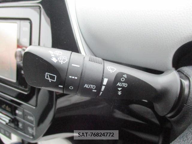 Toyota PRIUS 2017-05 281825-12