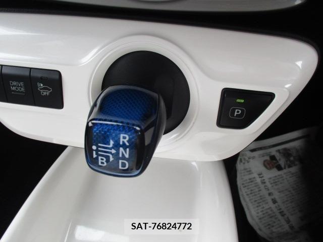 Toyota PRIUS 2017-05 281825-6