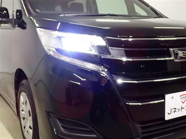 Toyota NOAH 2021-05 28233-8