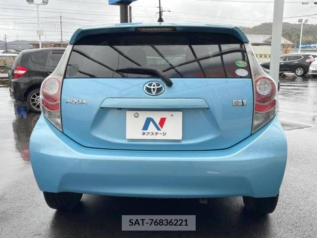 Toyota AQUA 2013-03 260573-17