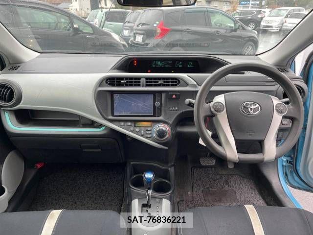Toyota AQUA 2013-03 260573-1