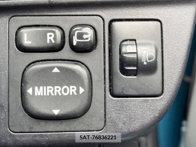 Toyota AQUA 2013-03 260573-9
