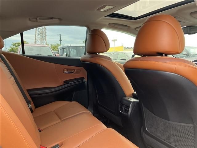 Lexus HS 2013-02 7276-7