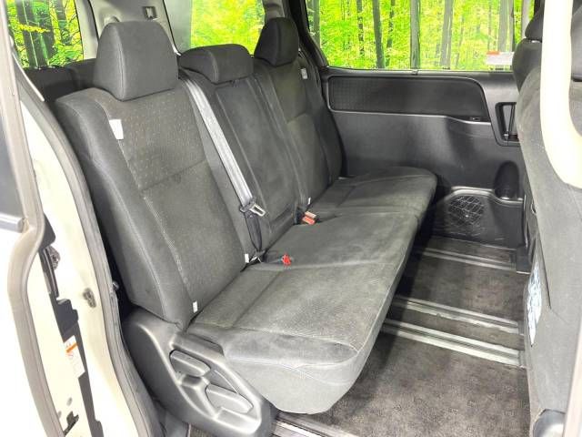 Toyota VOXY 2015-10 19123-9
