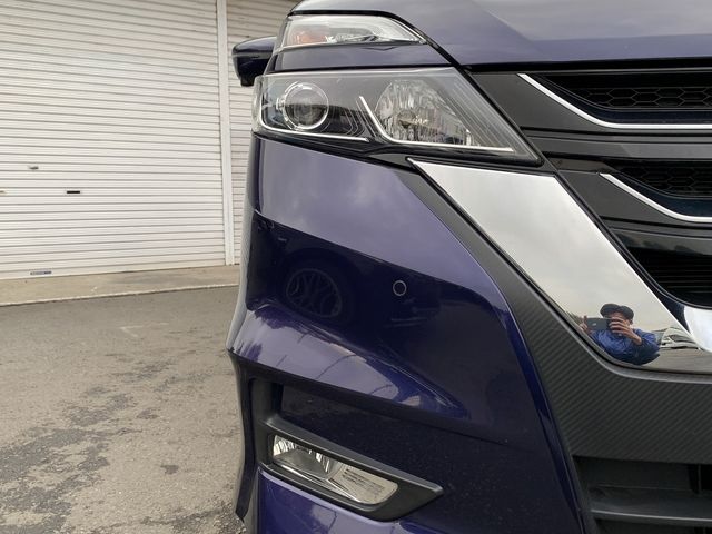 Nissan SERENA 2017-09 187409-11