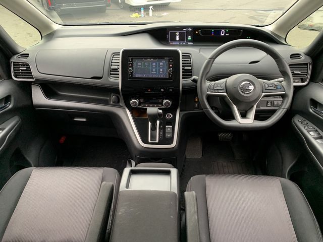 Nissan SERENA 2017-09 187409-1