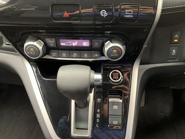 Nissan SERENA 2017-09 187409-26