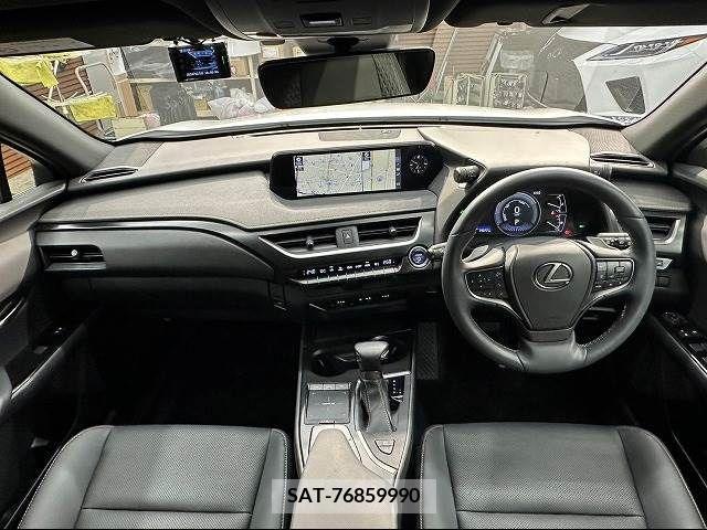 Lexus UX 2021-10 216912-1
