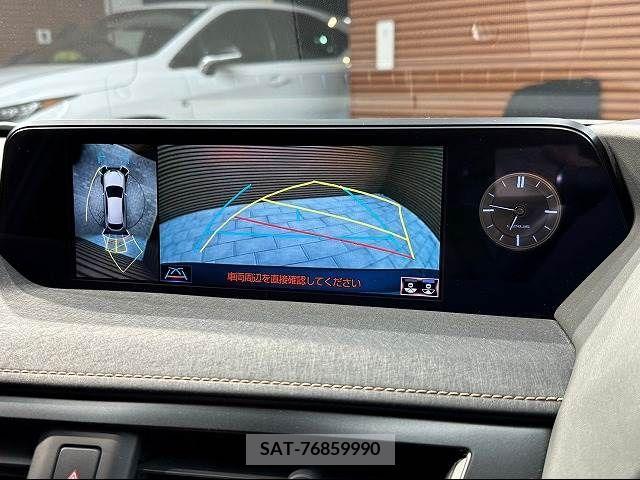 Lexus UX 2021-10 216912-3