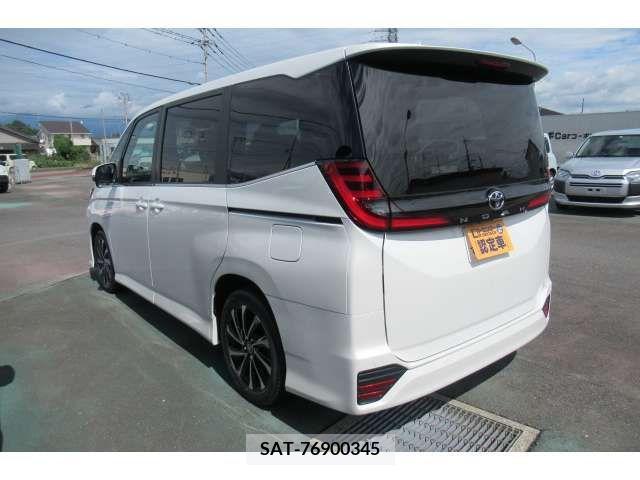 Toyota NOAH 2023-09 203526-5