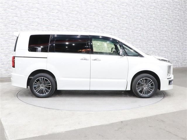 Mitsubishi DELICA D5 2019-09 28113-8
