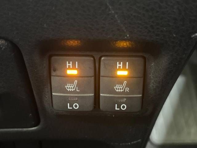 Toyota NOAH HYBRID 2017-04 28658-5