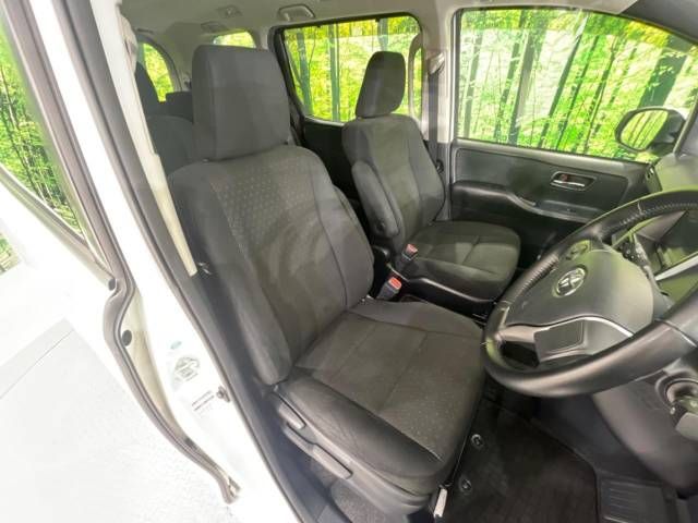 Toyota NOAH HYBRID 2017-04 28658-8