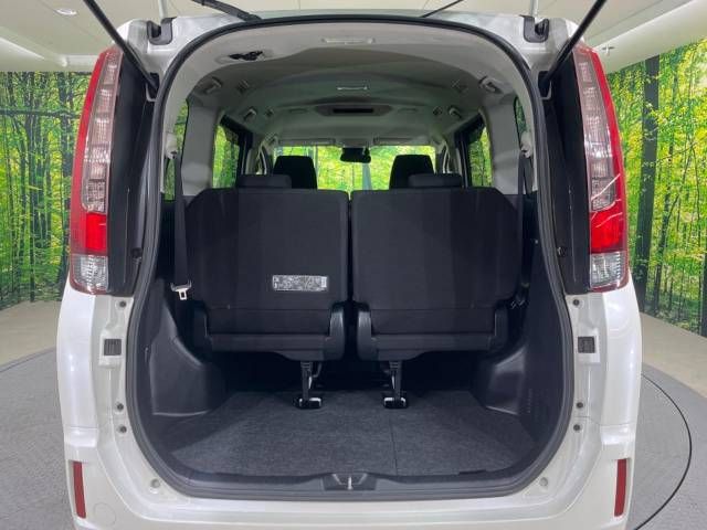 Toyota NOAH HYBRID 2017-04 28658-11