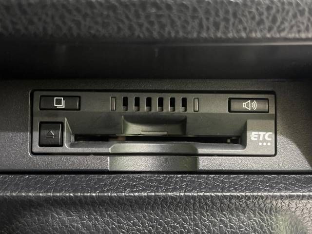 Toyota NOAH HYBRID 2017-04 28658-4