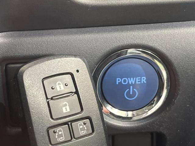 Toyota NOAH HYBRID 2017-04 28658-7