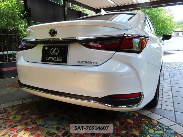 Lexus ES 2023-07 300412-1