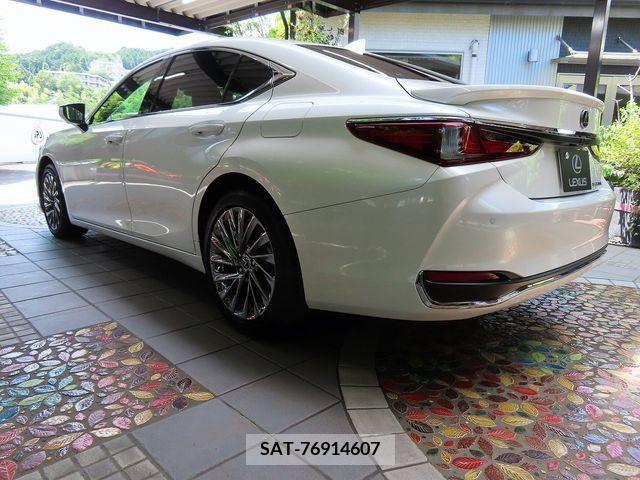 Lexus ES 2023-07 300412-10