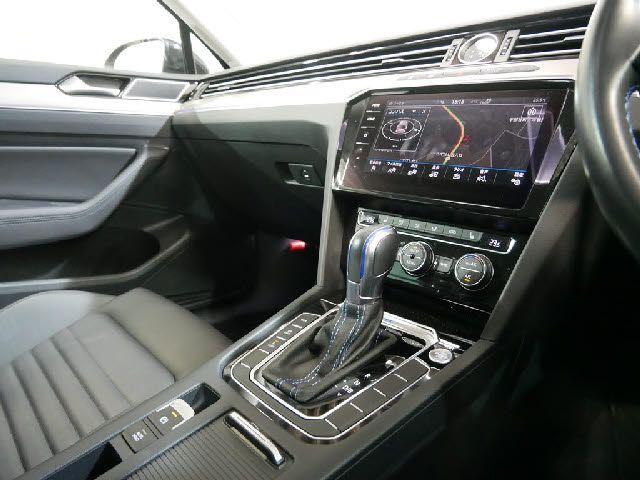 VolksWagen PASSAT 2018-10 16487-18