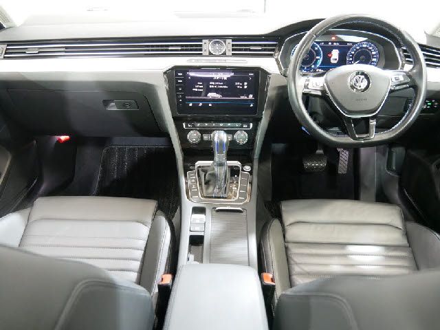 VolksWagen PASSAT 2018-10 16487-1