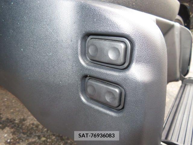 Toyota NOAH 2020-01 384312-4