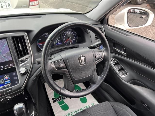 Toyota CROWN SEDAN 2013-04 1086-9