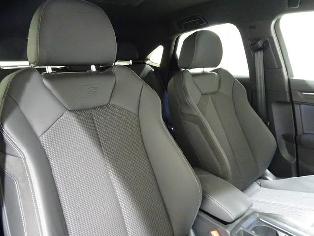 Audi Q3 2021-03 17042-11