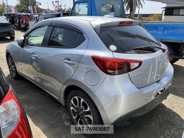 Mazda DEMIO 2017-01 232133-2
