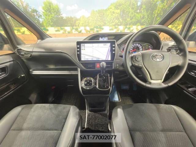 Toyota VOXY 2021-11 370329-1
