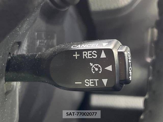 Toyota VOXY 2021-11 370329-6