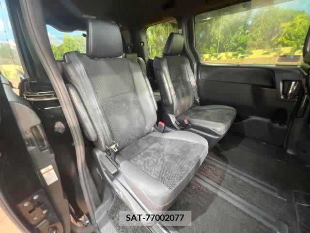Toyota VOXY 2021-11 370329-14