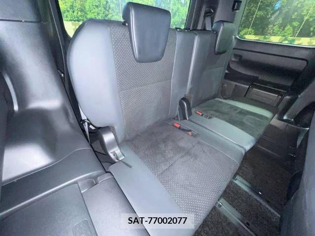 Toyota VOXY 2021-11 370329-15