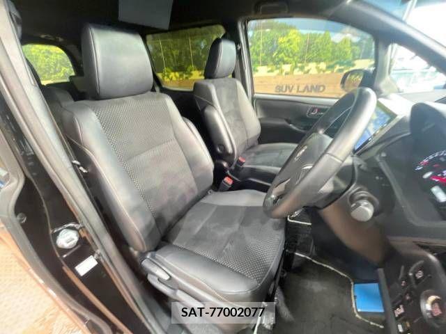 Toyota VOXY 2021-11 370329-13
