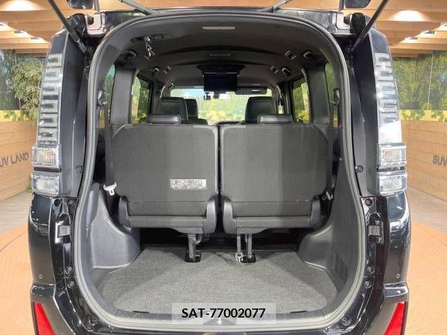 Toyota VOXY 2021-11 370329-12