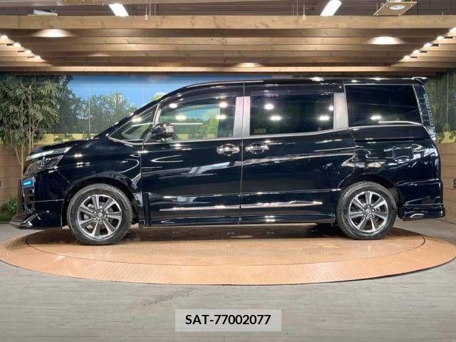 Toyota VOXY 2021-11 370329-19
