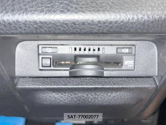 Toyota VOXY 2021-11 370329-8