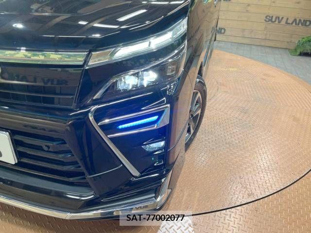Toyota VOXY 2021-11 370329-9