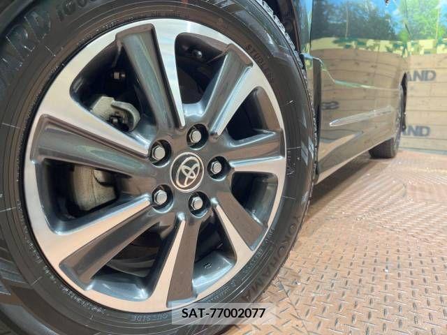 Toyota VOXY 2021-11 370329-10